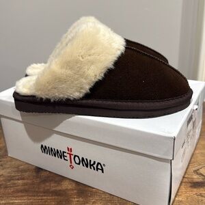 Minnetonka Chesney scuff Chocolate Brown